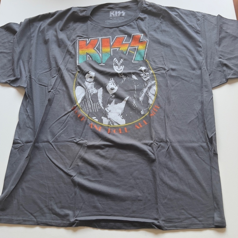 NWOT Kiss Graphic Shirt Adult 3XL Gray Crew Neck Rock Band Tee (E2)